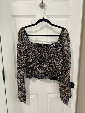 Lulu's Black Floral Square-Neck Long Sleeve Crop Top